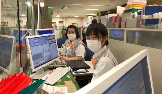 大阪公立大学医学部附属病院で医療事務外来受付の契約社員の求人 